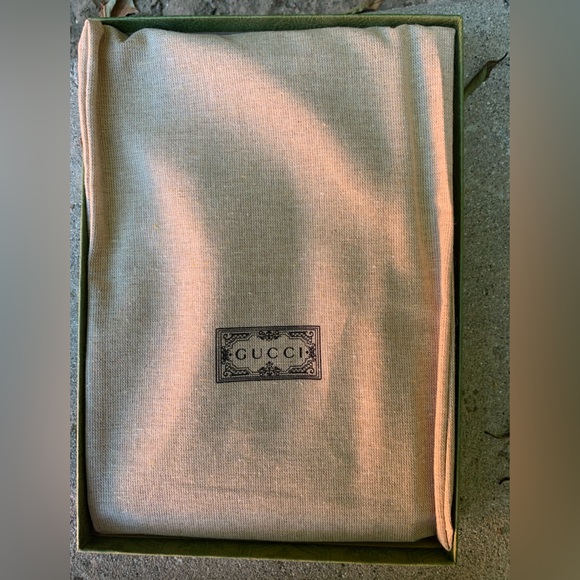 New Large Gucci Hardcover Journal w/Dust bag & Gift Box
Limited Edition - Picture 4 of 4